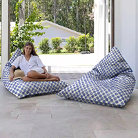 Grand pouf personnalisé pour l'extérieur imperméable et recyclé avec haricots en mousse canapé triangle paresseux pouf à pois violets