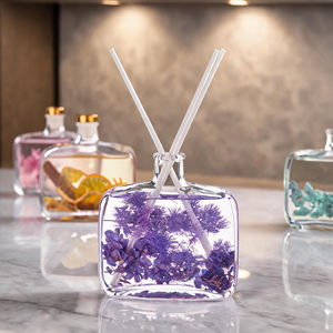 Luxury Flat Square Glass <b>Reed</b> <b>Diffuser</b> Set With Dried Flowers <b>For</b> Modern Home Decor Wholesale Private Label Premium Realistic - Product Image 1