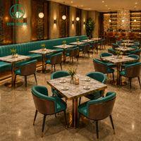 Conjunto de Muebles Comerciales de Lujo Ron Group: Taburetes de Bar con Respaldo Alto, Asientos de Cabina, Mesa de Piedra Sinterizada y Sillas de Restaurante de Cuero