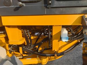 Motoniveladora SEM922 de 220HP de Segunda Mano, Máquina Duradera para Construcción de Carreteras, Nivelación de Terrenos y Preparación de Sitios - Product Image 6