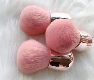 Brocha <span class=keywords><strong>de</strong></span> Maquillaje Kabuki Angular con Mango <span class=keywords><strong>de</strong></span> Plástico y Cerdas Sintéticas, Diseño <span class=keywords><strong>de</strong></span> Hongo, para Polvo Facial, Rubor y <span class=keywords><strong>Limpieza</strong></span> <span class=keywords><strong>de</strong></span> Uñas, con Logotipo Personalizado - Product Image 6