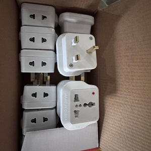 Adaptateur de voyage universel 100-240V 13A avec voyant lumineux pour appareils électroménagers fabriqués en Chine - Product Image 5