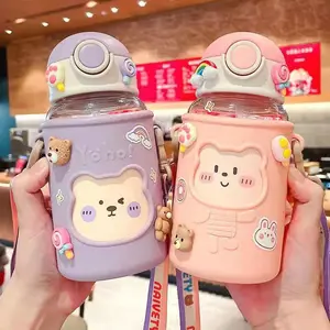 3d kawaii résine autocollants enfants en plastique Gobelet d'eau réutilisable tasses tasse mignon dessin animé bouteille d'eau en plastique avec poignée topper