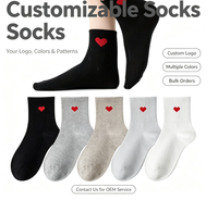 Chaussettes de tennis pour femmes, en tricot respirant, à col rond, avec motif cœur imprimé rouge sur le corps, douces, mignonnes, couleur unie
