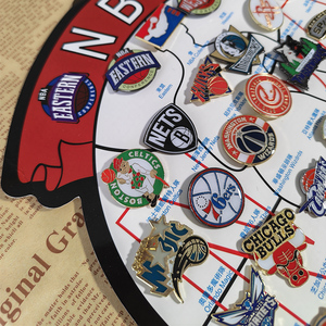 Fabricant de produits de basketball : Créez vos propres épingles personnalisées, badges en métal avec logo, broches, épingles en émail dur ou souple, épingles de revers - Product Image 4