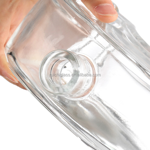 Les bouteilles de brandy de haute qualité présentent un design unique et rond en forme <span class=keywords><strong>d</strong></span>'arche et sont fabriquées en <span class=keywords><strong>verre</strong></span> cristallin de 500 ml à 700 ml. - Product Image 6