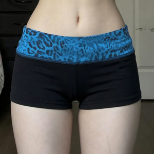 Shorts de Cintura Baja con Estampado de Leopardo Y2K, Pantalones Cortos Versátiles y Elásticos para Mujer - Product Image 1