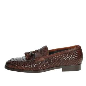 Mocassins pour homme en cuir tressé marron à pampilles, chaussures habillées à enfiler - Product Image 1