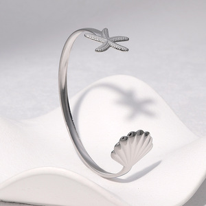 Pulsera de acero inoxidable impermeable y antideslustre para mujer, estilo europeo y estadounidense, de alta gama, que no se desvanece, estilo Cold Wind. - Product Image 3
