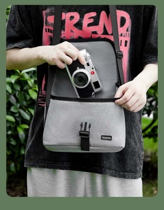 Bolso Bandolera de Lona con Cubierta Impermeable, Cierre de Cremallera, Estilo Minimalista, Fabricante OEM - Product Image 4