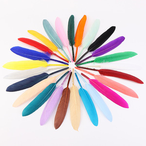 Plumes d'oie colorées teintées sur mesure pour la fabrication d'attrape-rêves, la décoration de mariages, d'événements et de fêtes - Product Image 5