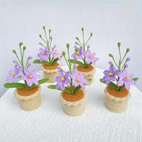 Bunga Lily Rajutan Tangan dalam Pot, Bunga Buatan dari Benang Katun, Rangkaian Bunga Rajut, Hiasan Meja Realistis, Hadiah