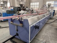 Machine à profilés PVC, machine à profilés UPVC pour cadre de porte, machine à fabriquer des profilés PVC WPC pour fenêtres et portes en PVC et leurs cadres