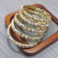 Nouveaux bracelets certifiés pour femmes en alliage grainé gravé, style ethnique vintage, avec détails colorés effet goutte d'huile, placage or 18K et motif floral en relief cloisonné