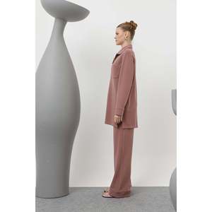 LOREEN Ensemble pantalon et veste pour femme avec col à boutons roses et détails de poches - Tenue deux pièces confortable et élégante pour tous les jours - Product Image 4