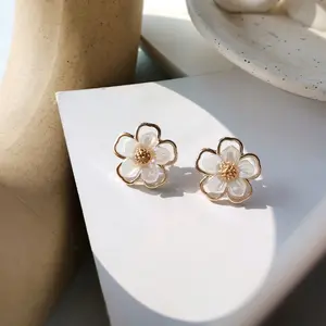 Exquisite Perlenschalen-Blumen ohrringe, Perlmutt-Kirschblüten ohrringe, Damen-Jubiläums schmuck