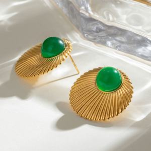 Boucles d'oreilles en acier inoxydable de style rétro européen américain, motif géométrique doré, agate verte, clous en fil, bijoux en perles - Product Image 2