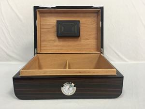 Humidor à cigares en bois laqué brillant de haute qualité, personnalisé, avec hygromètre, pour homme, idéal pour un cadeau - Product Image 3