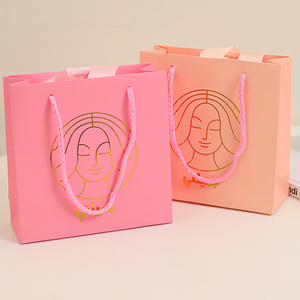 ถุงกระดาษของขวัญพิมพ์ลายดีไซน์ขายส่ง พร้อมโลโก้สั่งทำ ถุงกระดาษสีดำหรูหราสำหรับของขวัญ - Product Image 3