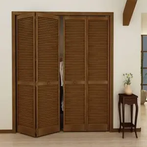 Design de portas dobráveis de madeira e obturadores no quarto, armário e sala de armazenamento