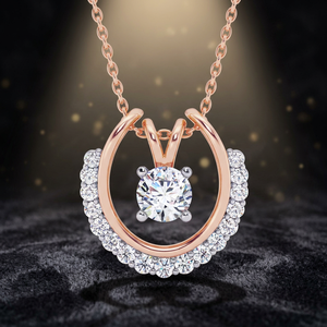 Collier pendentif en or rose avec diamant rond taille brillant central, idéal pour les bijoux de fiançailles pour femmes - Product Image 3