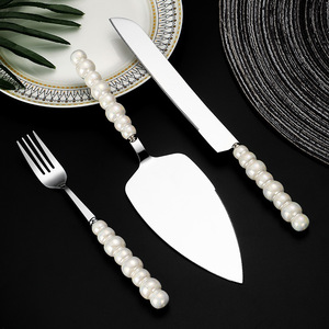 ชุดมีดเค้ก ตะหลิว ส้อม ด้ามมุก สแตนเลส 4 ชิ้น อุปกรณ์เสิร์ฟขนมหวาน สำหรับใช้ในบ้านและโรงแรม - Product Image 1