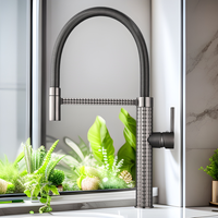 Robinet de cuisine à montage sur pont pour hôtel, style moderne en laiton, à poignée unique, avec motif sculpté, rotatif, eau chaude et froide, vente en gros