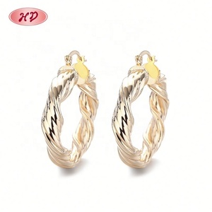 ต่างหูห่วงเลียนแบบเครื่องประดับชั้นดี ขายส่ง งานแฟชั่น ดีไซน์หยดน้ำ โลหะผสมทองแดง ชุบทอง 18K ประดับเพชรซิร์คอน สำหรับผู้หญิง - Product Image 2