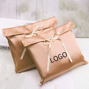 Pochette à rabat en satin anti-poussière avec logo personnalisé, de qualité supérieure, pour l'emballage de vêtements et le rangement de pyjamas - Product Image 4