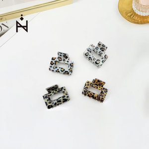 Fermaglio per capelli quadrato da 6 cm con stampa leopardata - Product Image 3