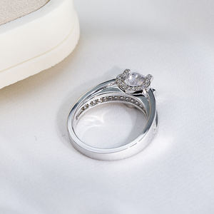 Anillo de Diamantes Cultivados en Laboratorio Messi Jewelry MSR-1744, Oro de 18K, Corte Redondo, Diseño de Garra de Toro, Joyería de Moda - Product Image 6