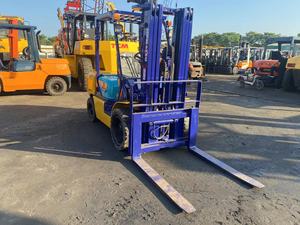 Original Japan Komatsu FD30 <b>Used</b> 3 Ton Diesel Forklift with Two/Three Stage Mast in Good Condition - Product Image 3