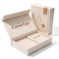 Boîte cadeau magnétique à rabat avec logo personnalisé, impression sur le couvercle intérieur et motif d'arbre de Noël doré pour l'emballage de boîtes cadeaux