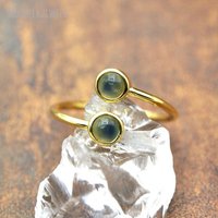 Bague en labradorite naturelle cabochon plaquée or avec sertissage clos, style bohème, empilable, bijou tendance pour soi ou en cadeau - RM15624 (vente en gros)