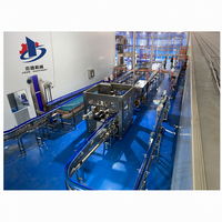 Machine de remplissage d'eau en bouteille monobloc, 3000 BPH, eau pure 500 ml 1 L PET pour projet de ligne de production d'eau potable pour startups