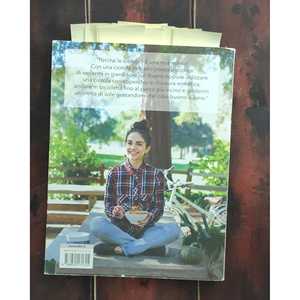 Livre de cuisine végétalien Sweet Kabocha par Valentina Goltara avec des recettes de cuisine en plein air - Product Image 1