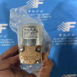 Válvula Solenoide Versa VSG-4332-M-U-A120 de 4 Vías, Latón, 120V 60Hz, Pieza de Repuesto para Control Industrial - Product Image 2