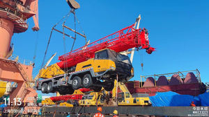 رافعة هيدروليكية متنقلة STC500C5-8 PRO بقدرة 50 طن مع ذراع خماسي الأقسام وصندوق تروس عالي عزم التحميل ومحرك بقدرة رفع 950 كيلو نيوتن متر - Product Image 2