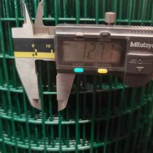 Rouleaux de grillage soudé à mailles carrées de 1/2x1 pouce, galvanisé, revêtu de PVC, couleur verte, pour <span class=keywords><strong>la</strong></span> construction et les clôtures - Product Image 6