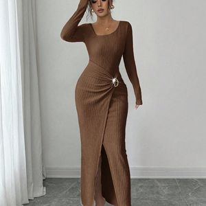 Vestido Vintage Versátil de Lana Ecológica de Color Liso con Cuello Geométrico Inclinado, Ajustado a la Cadera, Largo hasta la Rodilla, con Abertura y Manga Larga para Otoño - Product Image 4