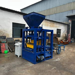 Macchina per la produzione di blocchi di cemento 4-26 con carrello esclusivo per armadio di distribuzione, popolare in Svizzera - Product Image 4