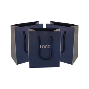 Bolsa de Papel de Regalo Personalizada al por Mayor, Bolsa de Regalo Reciclable de Cartón de Lujo con Asas de Cuerda - Product Image 1