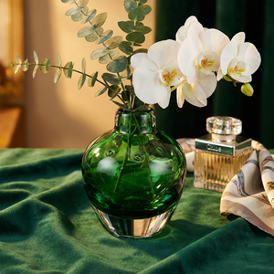 Jarrón de Vidrio Artesanal de Estilo Nórdico, Jarrón de Vidrio Pequeño y Redondeado para Regalos de Boda y Eventos en el Hogar - Product Image 2