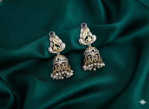 Magnifiques boucles d'oreilles Jhumka bicolores au design fusion, idéales pour les mariages traditionnels, les fêtes et les tenues festives - Product Image 3
