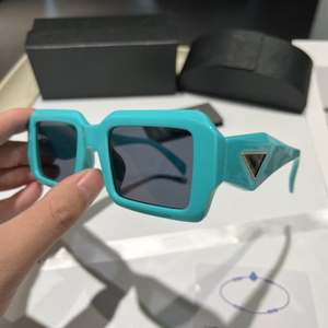 Nuovi Occhiali da Sole di Lusso Firmati Unisex, Montatura Quadrata Semplice Bianca in PC, con Logo per Donna - Product Image 3