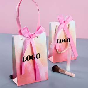 Sacs en papier cartonné noir et rose personnalisés avec logo KM pour cosmétiques, vêtements et cadeaux - Product Image 1