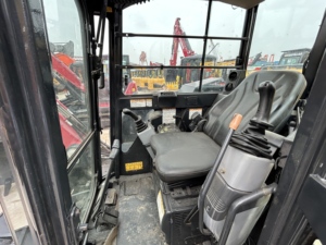 Excavadora de cadenas mini Yanmar ViO80 de 8 toneladas usada para proyectos municipales y agrícolas - Product Image 6