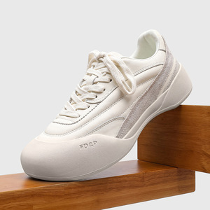 เทรนด์แฟชั่นฤดูหนาวใหม่ รองเท้ากีฬาผู้ชายสีพื้นอเนกประสงค์ สำหรับวิ่งจ๊อกกิ้งกลางแจ้งและวิ่งลำลอง - Product Image 5