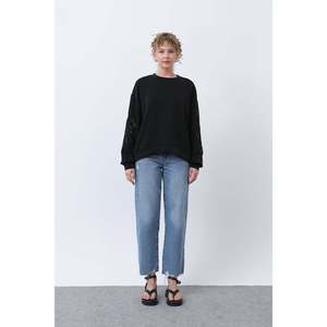 เสื้อสเวตเชิ้ตปักลายตาข่ายแขนยาวสำหรับผู้หญิง - สีดำ - Product Image 3