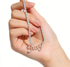 จี้ห้อยคอแบบปรับแต่งชื่อได้ <span class=keywords><strong>Hiisees</strong></span> ชุบทอง 18K พร้อมสร้อยคอเทนนิสประดับเพชร CZ สำหรับผู้หญิงผู้ชาย ทำจากทองเหลืองและเพชรซิร์คอน เหมาะสำหรับเป็นของขวัญ - Product Image 2